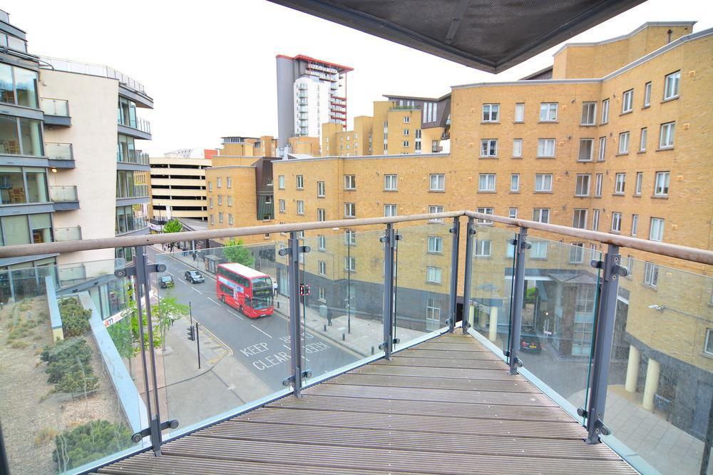 Apartment Wharf - Canary South London Eksteriør bilde