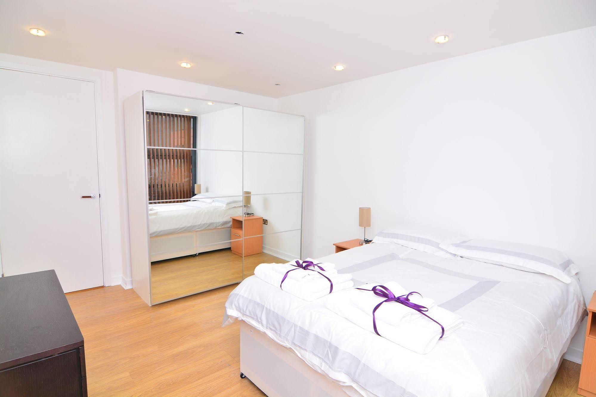 Apartment Wharf - Canary South London Eksteriør bilde